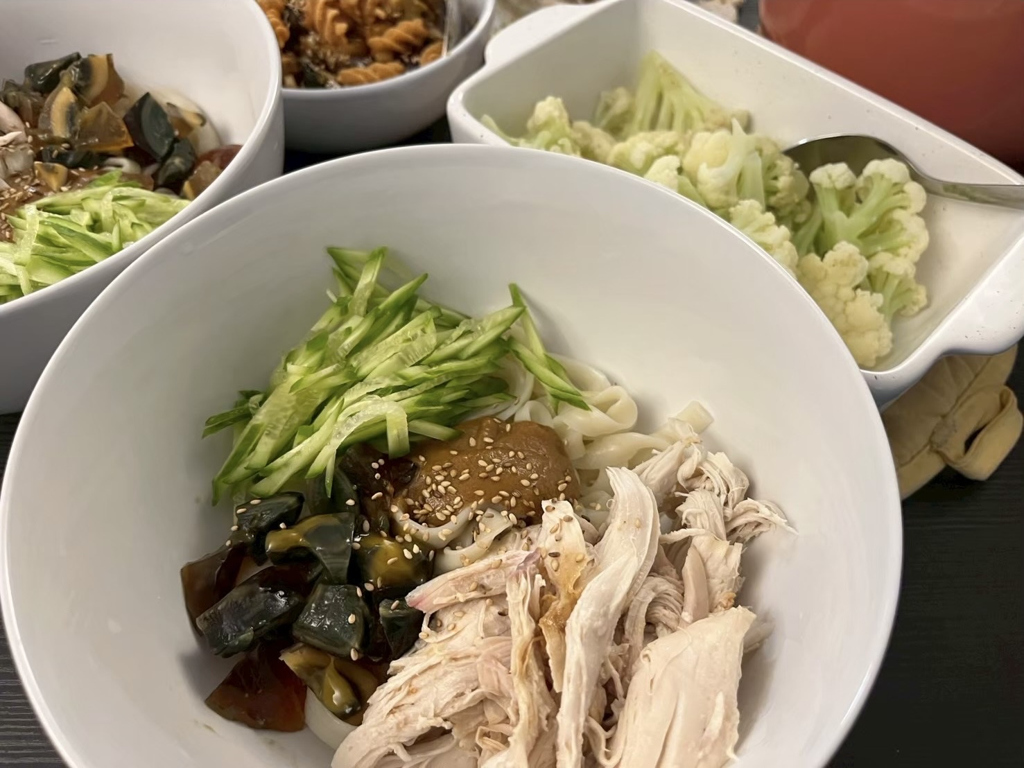 皮蛋麻醬雞絲麵